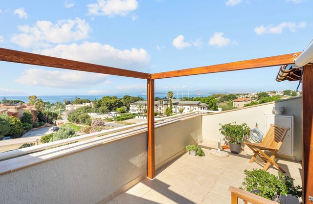 Casa de vacaciones "Bilocale Panoramico" con vistas al mar, jardín y aire acondicionado