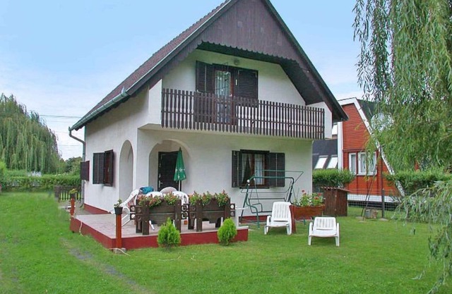 Holiday home Balatonbereny/Balaton 18163