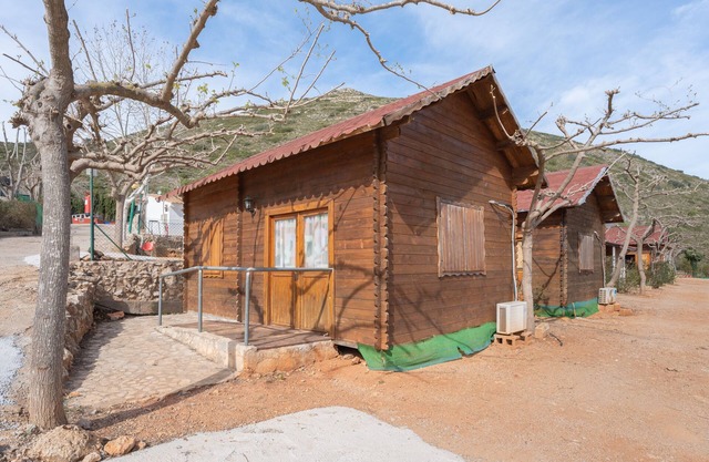 Casa de vacaciones 'Barraca Adaptado B' con vistas a la montaña, Wi-Fi y aire acondicionado