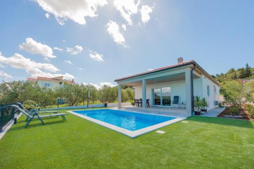 Holiday Home Bonato with pool