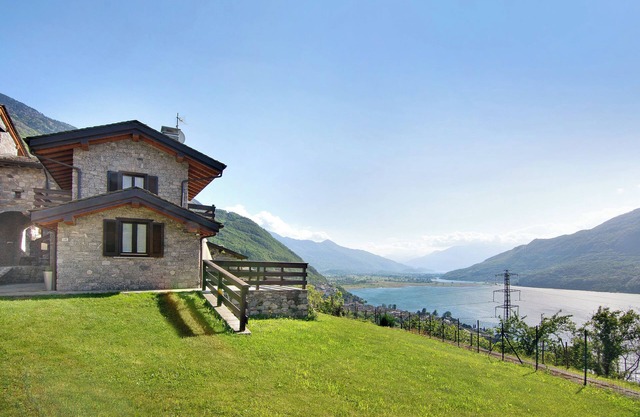 Casa Vacaciones 'Borgo Vico' con Vista al Lago, Terraza Privada y Wi-Fi