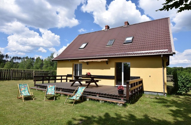 Casa junto al lago con barco en Polonia