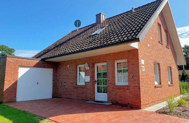 Casa de vacaciones junto al lago con jardín y terraza