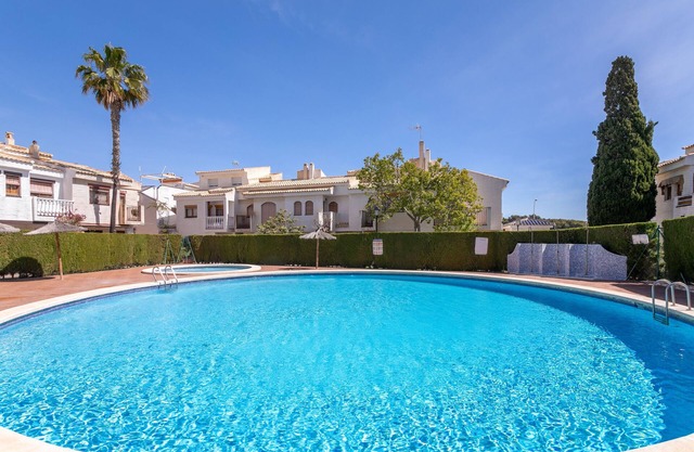Casa de vacaciones 'Casa en la playa con piscinas 11 A' con piscina compartida