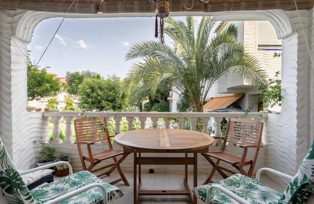 Casa de vacaciones 'Casa en la playa con piscinas A' con piscina compartida y aire acondicionado