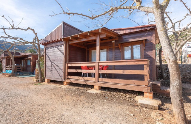 Casa de vacaciones 'Cabaña Madera A' con vistas a la montaña, Wi-Fi y aire acondicionado
