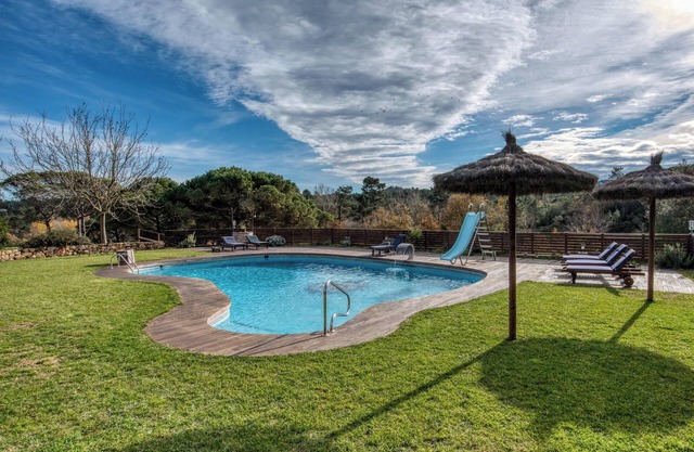Casa de vacaciones Can pauet con piscina, jardín y Wi-Fi