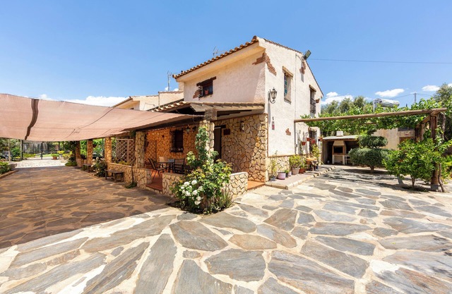 Casa de vacaciones 'Casa 1' con vistas a la montaña, piscina compartida y Wi-Fi