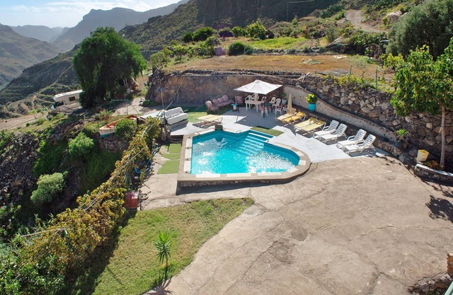 Casa de vacaciones "Casa Almendro" con vistas a la montaña, piscina y Wi-Fi