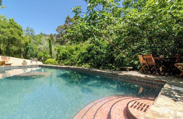 Casa de vacaciones 'Casa Cisne - Selão Da Eira' con vistas al lago, piscina compartida y Wi-Fi