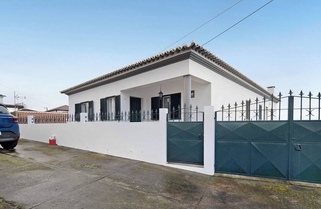 Casa de vacaciones 'Casa Das Hortênsias' con vistas al mar, terraza privada y Wi-Fi