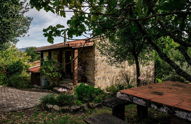 Casa de vacaciones 'Casa Das Lapas' con vistas a la montaña, terraza privada y Wi-Fi