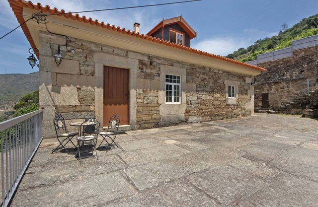 Casa de vacaciones 'Casa Do Riacho - Douro' con vistas a la montaña, terraza privada y Wi-Fi