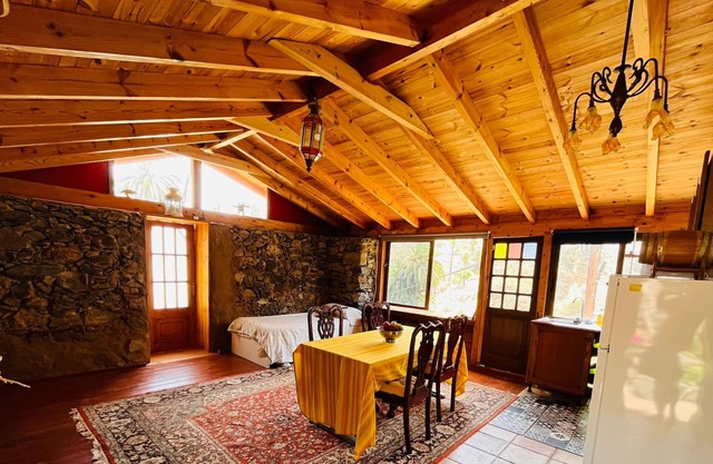 Casa de vacaciones 'Casa Los Bellos ' con vistas a la montaña, terraza privada y Wi-Fi