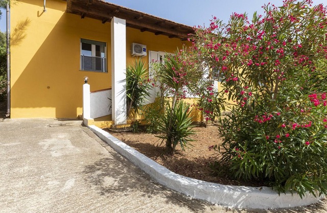 Holiday Home 'Casa Kate' with Mountain View, Shared Garden and Air Conditioning
