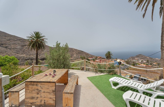 Casa de vacaciones 'Casa Las Niñas' con vistas al mar, terraza privada y Wi-Fi