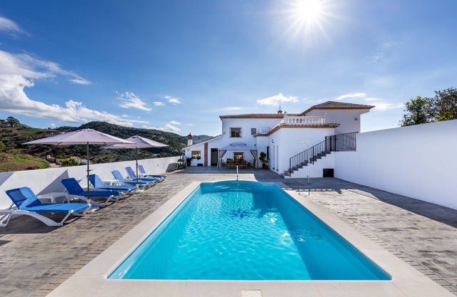 Casa de vacaciones 'Casa Mari' con vistas a la montaña, Wi-Fi, balcón, jardín, terraza y piscina