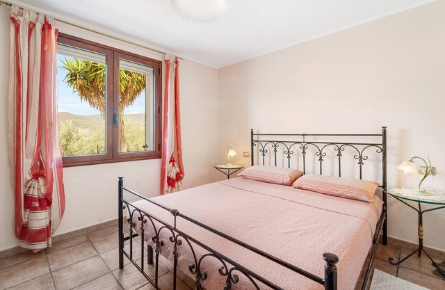 Casa de vacaciones 'Casa Oleandro' con vistas a la montaña, Wi-Fi y aire acondicionado