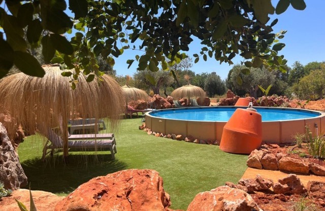 Casa de vacaciones 'Casa Cobra' con vistas a la montaña, piscina compartida, jardín y Wi-Fi