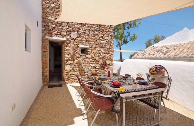 Casa de vacaciones 'Casa Osga' con vistas a la montaña, piscina compartida, terraza y Wi-Fi