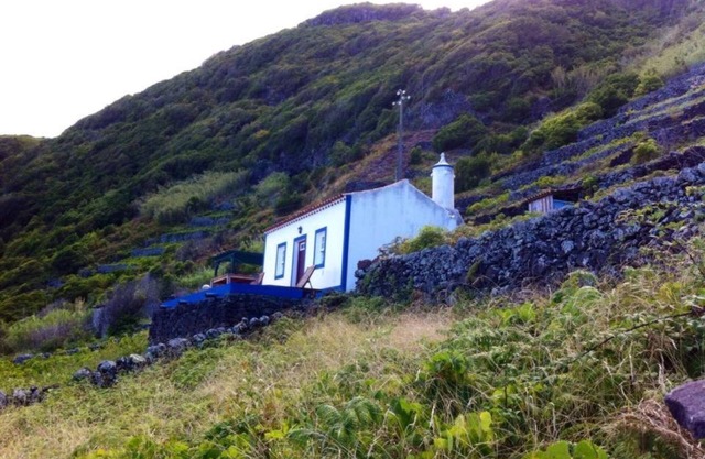 Casa de vacaciones 'Casa Da Fajãnzinha' con vistas al mar, terraza privada y Wi-Fi