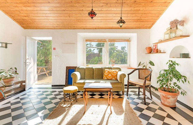 Casa de vacaciones 'Casa Sol' con terraza privada, jardín compartido y Wi-Fi