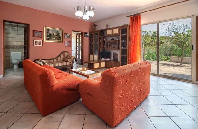 Casa de vacaciones 'Casa Teresa' con vistas a la montaña, terraza privada y aire acondicionado