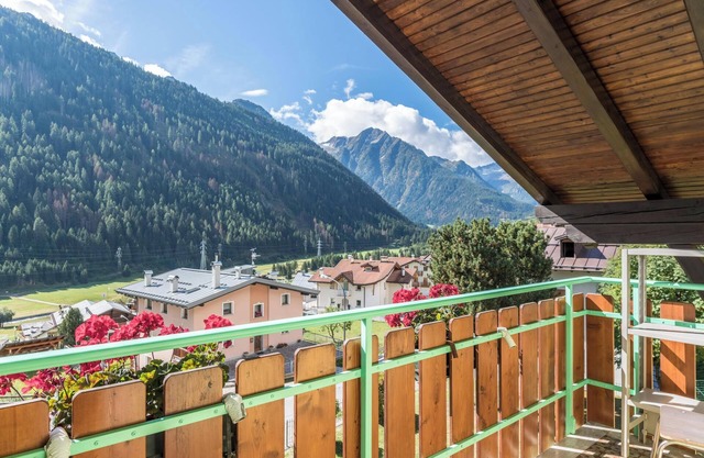 Casa de vacaciones "Casa Vacanza Zambotti" con vistas a la montaña y jardín privado