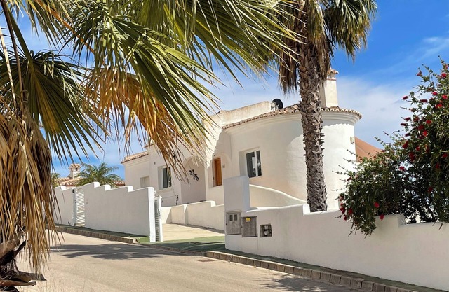 Casa de vacaciones Casalucka4enjoy con piscina privada y vistas a la montaña