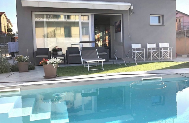 Casa de vacaciones 'Chalet Al Mare' con piscina privada, jardín privado y aire acondicionado
