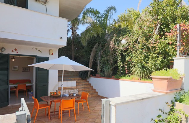 Casa de vacaciones 'Charonìa A Castro 5 Posti' con jardín privado, balcón y aire acondicionado