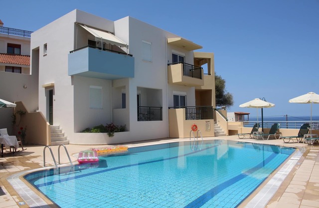 Complejo de vacaciones con piscina, cerca del mar, Wifi | Sfakaki, Creta