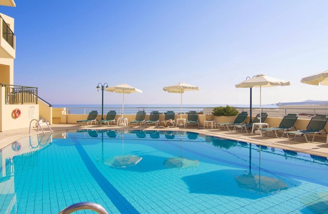 Complejo de vacaciones con piscina, cerca del mar, Wifi | Sfakaki, Creta