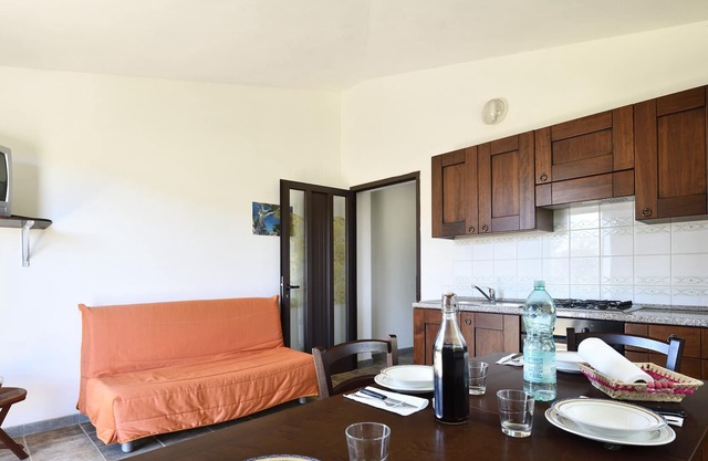 Casa de vacaciones 'Corongiu 1' con vistas a la montaña, terraza privada y jardín compartido