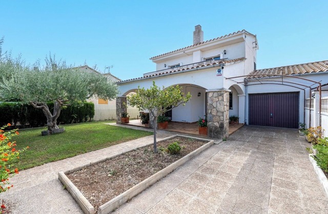 Casa de vacaciones 'Creixell' con terraza privada, jardín privado y balcón