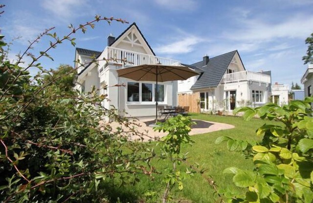 Holiday home with sauna and garden near Bodden