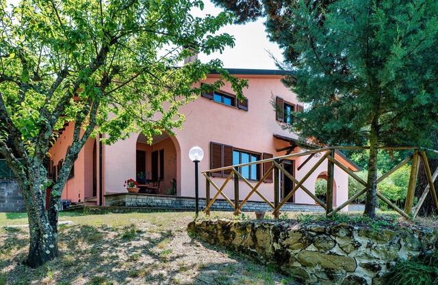 Casa vacacional 'Del Riccio' con vistas al lago, Wi-Fi y aire acondicionado