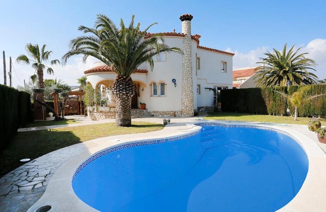 Holiday Home Dirk by Interhome