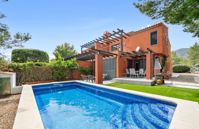 Casa de vacaciones "Villa Juanillo" con vistas a la montaña, piscina privada y Wi-Fi