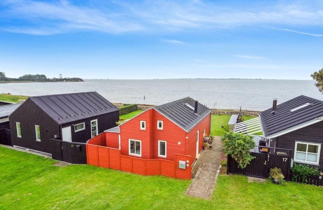 Holiday Home Evelin - 20m from the sea by Interhome