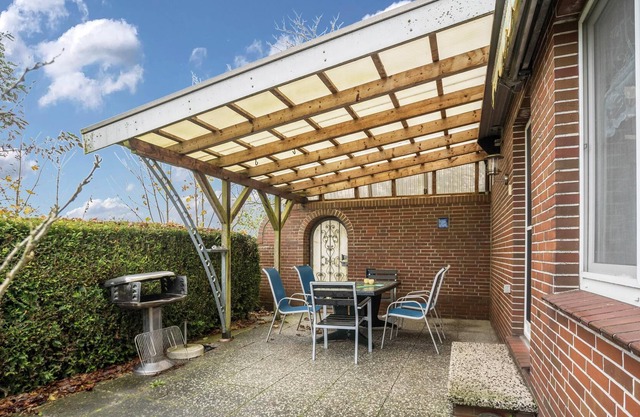Pet-friendly holiday home on the Siel" with garden, terrace & WiFi
