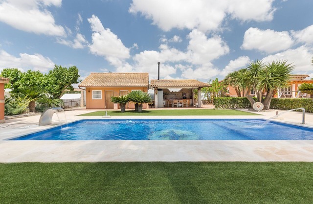 Casa de vacaciones 'Finca Sol Del Sur' con vistas a la montaña, Wi-Fi y aire acondicionado.