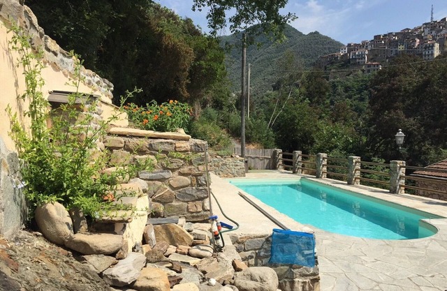 Holiday home for 4 people with pool for sole use