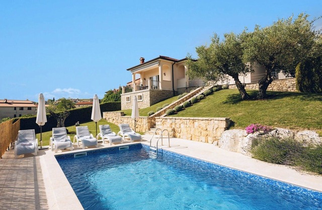 Cottage for 5 persons with private pool in Vizinada