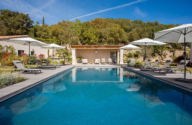 Casa de vacaciones "Domaine de l'Auberderie Esterel" con piscina compartida y Wi-Fi