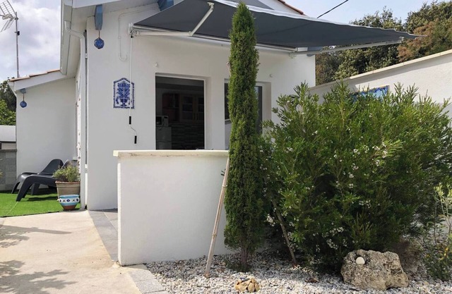 Casa de vacaciones 'Sandra - Le Verdon, Medoc' con terraza privada y jardín privado