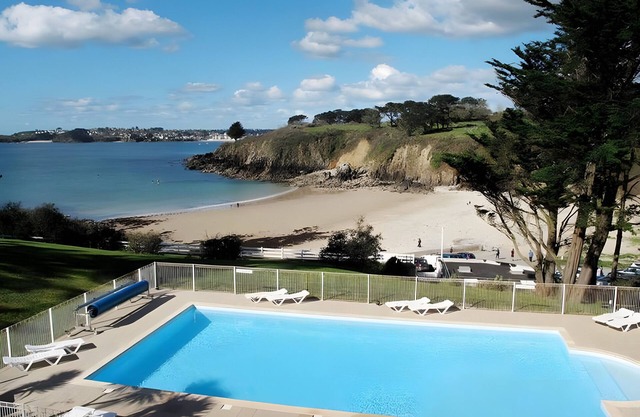 Casa de vacaciones 'Maison Dans Résidence' con piscina privada, terraza privada y Wi-Fi