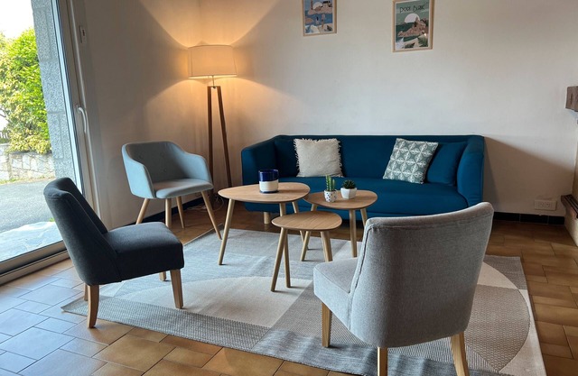 Casa de vacaciones 'Granit Cocoon By Madame Est Servie' con terraza, jardín y Wi-Fi