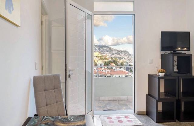 Casa de vacaciones 'Funchal' con vistas al mar, balcón y Wi-Fi