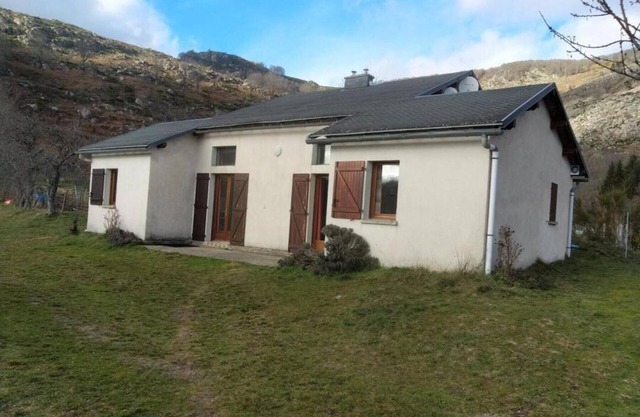 Casa de vacaciones 'Gîte Le Suquet' con vistas a la montaña y terraza privada